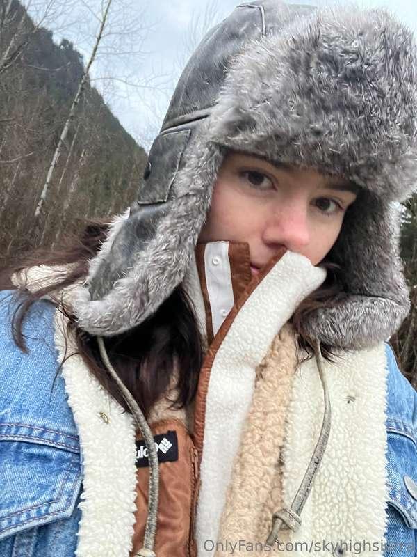 what i look like in the wilderness when I hike w my pup ever..
