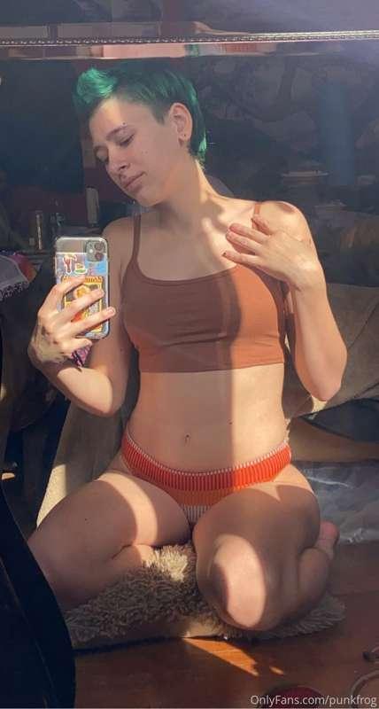 My new swim suit came in the mail!! I’m so excited for the C..