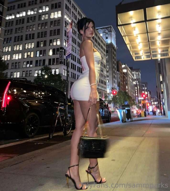 A New York minute 😉 Would you take me out? 😋