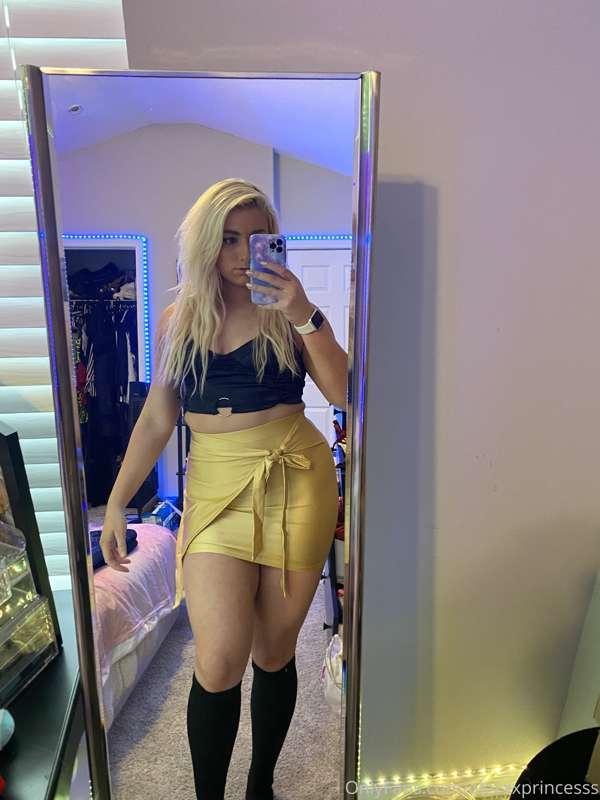 Which skirt do you want me to make videos in first?!😉

{top ..