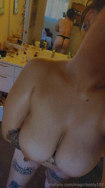 Pay for my pedicure and I’ll let you Pick the color 🤍