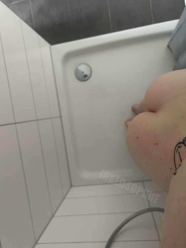 Die Dusche nach dem Sex >>>> Neuen Creampie bei spontanem Mo..