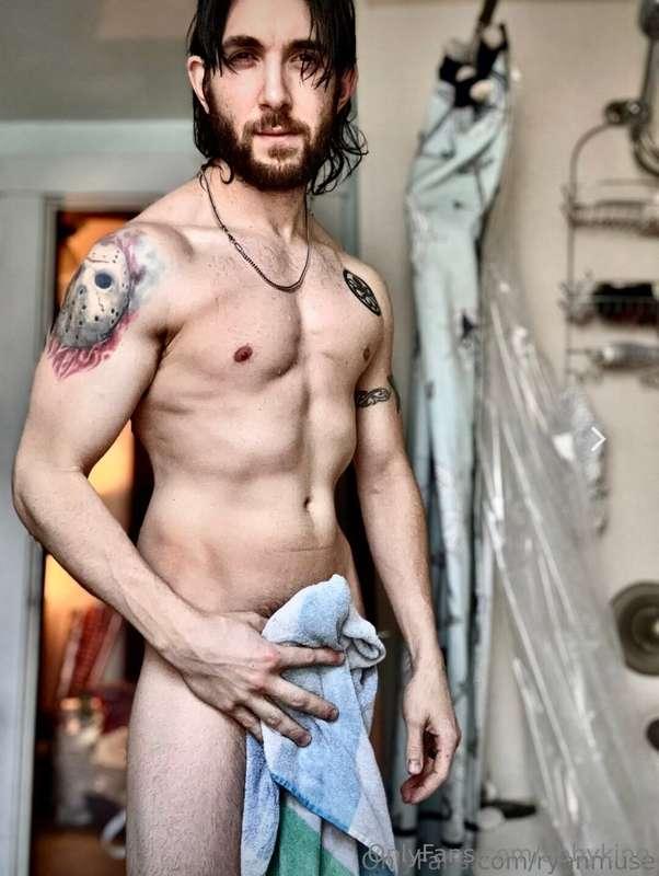 Hello! I’m a 33 year old straight, married guy who loves cre..