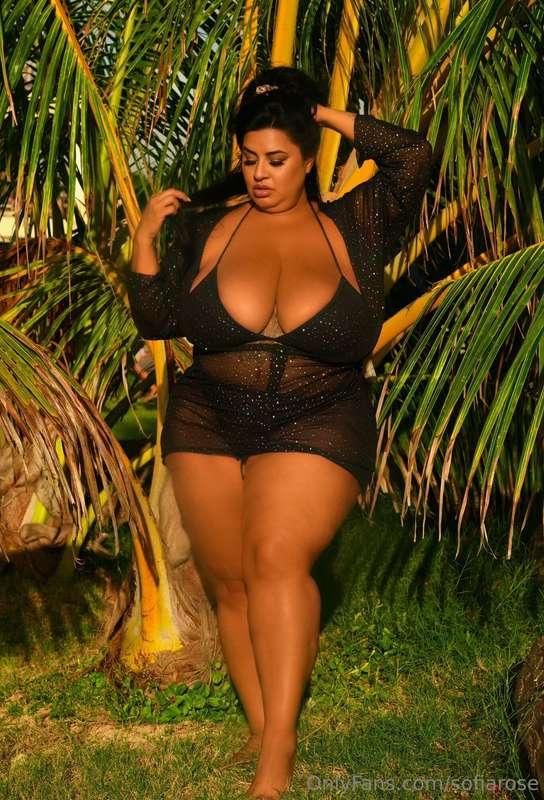 Feeling fiercely feminine in this seductive pose - are you m..