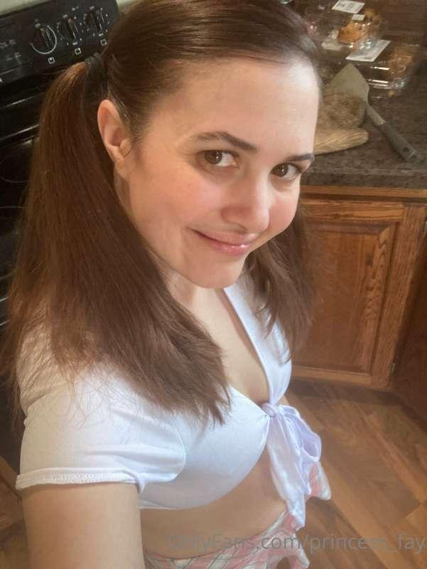 Who wants some school girl content sent to your dm?