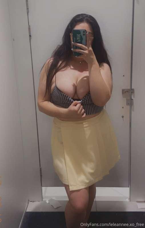 Y’all ever wanted to come out shopping w me ? 
Swipe for a c..