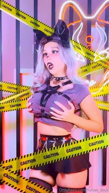 Itooks like Loona is in trouble 😳🤭😏Or she is the trouble 😈🔞💦..