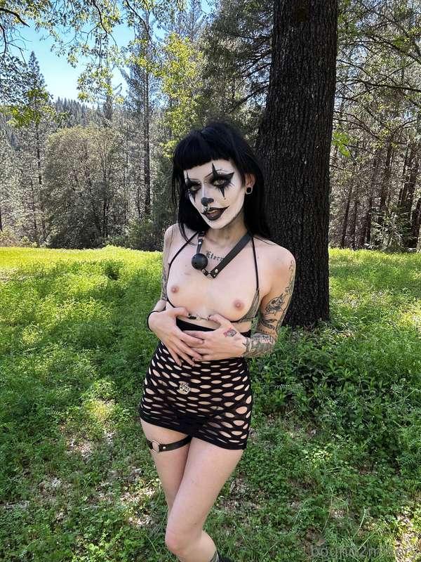 the cutest clown you'd ever find in the woods 🖤