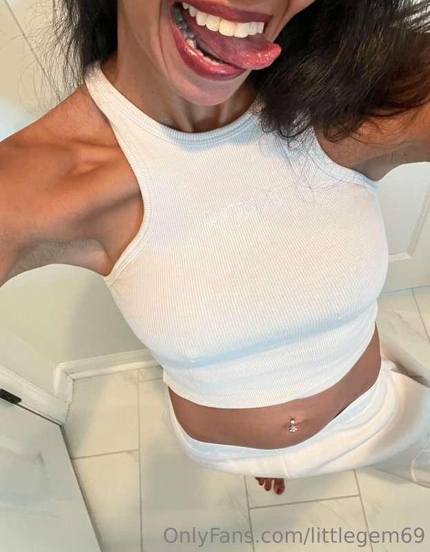 What should I do with this slippery tongue? 😏 Message me!