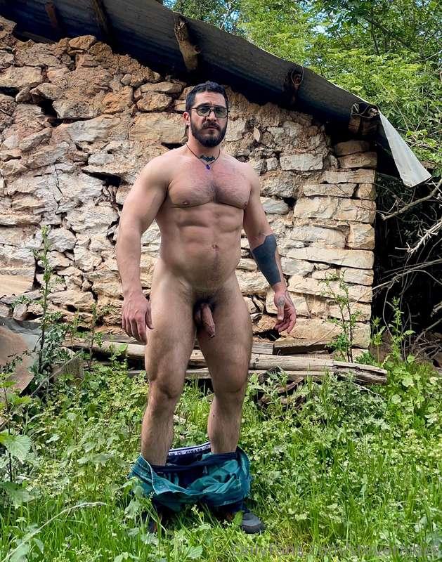 Naked in nature 😛🌱🐽😈🍆