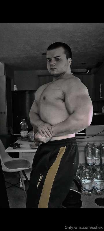 FUCKING MUSCLE MONSTOR IS COMING FOR YOU