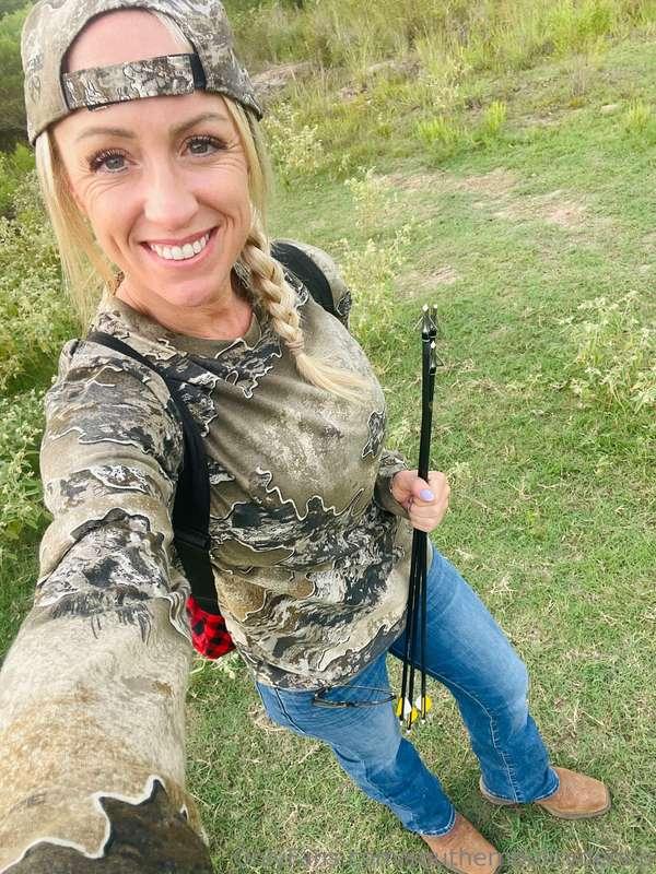 💋Time to get back to the 🌳 stand 🦌 to find dinner💋