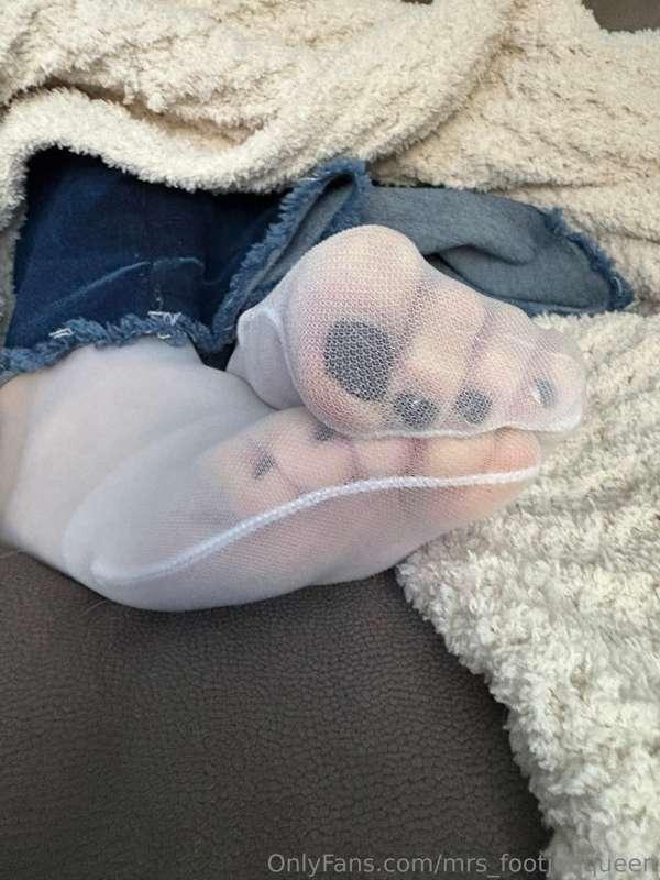 mrs_footjobqueen image #14