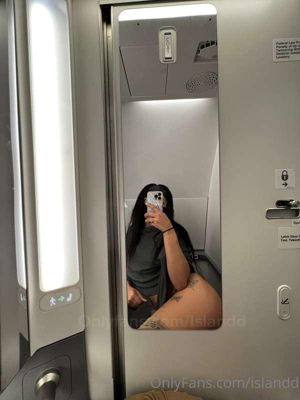 Put me on a flight just so we can fuck on the plane ✈️✈️✈️
