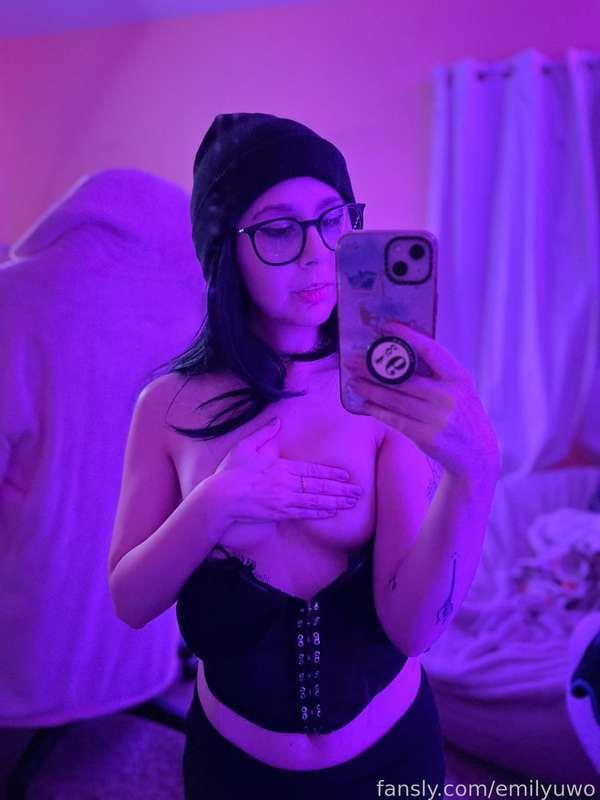 emilyuwo image #3