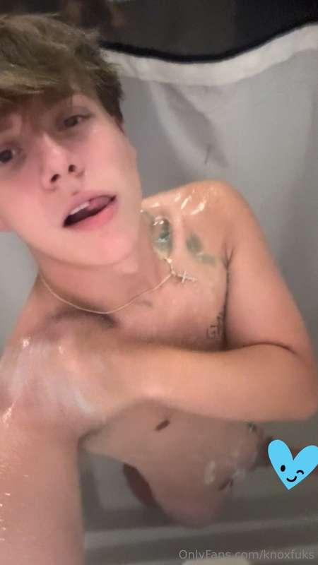 Yo check out this 6 minute video of me getting in the shower..