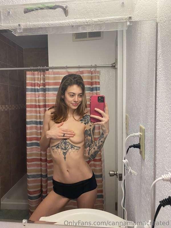 Time for my morning smoke but first…. selfie 😜