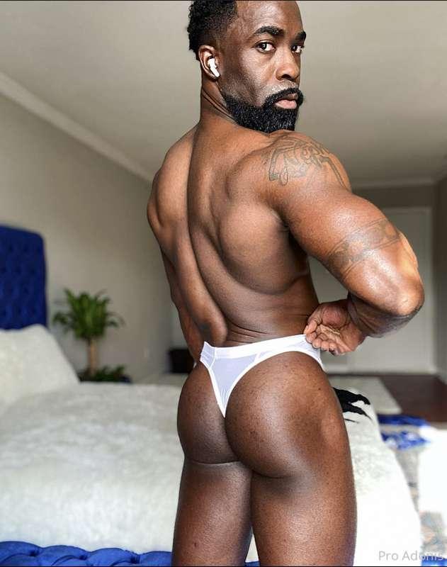 🍑🥰 I do love my Ass to be ate  👅