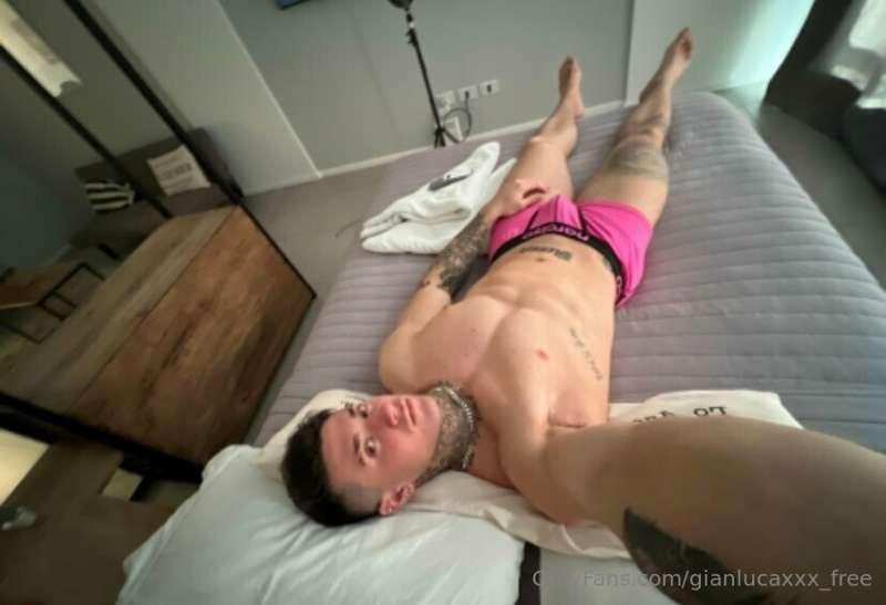 descansando un poco, alguien para hablar?? 🤤