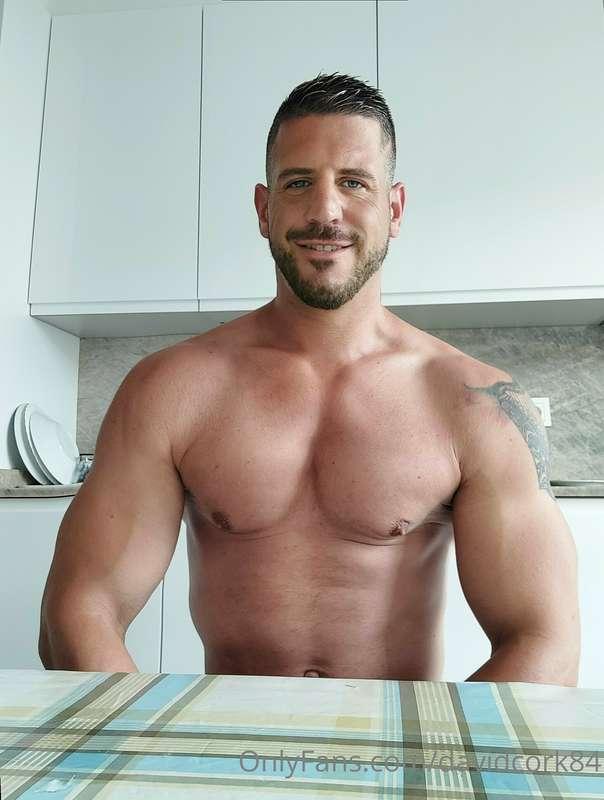Hi !!! Biceps day in the gym. Wonderful morning