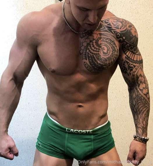 My friend @AleksMuscle finally joined OnlyFans and you can F..