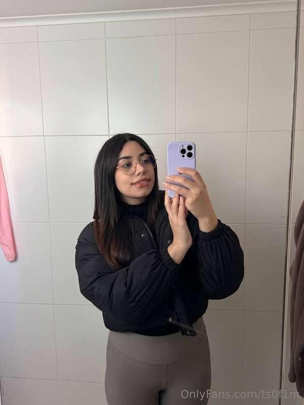 Some days just feel made for soft music and warm light ✨