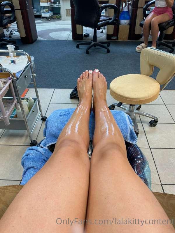 Just got a pedicure - I think he liked my feet 👣 😜