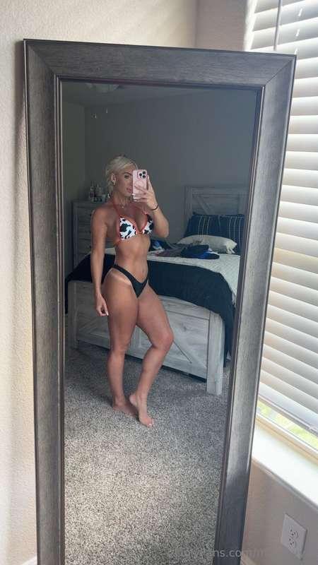 kiss me up my thighs until you hit my pussy then tongue fuck..