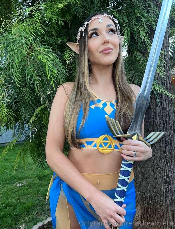 One of my favorite Halloween costumes!!! I’m a huge Zelda fa..