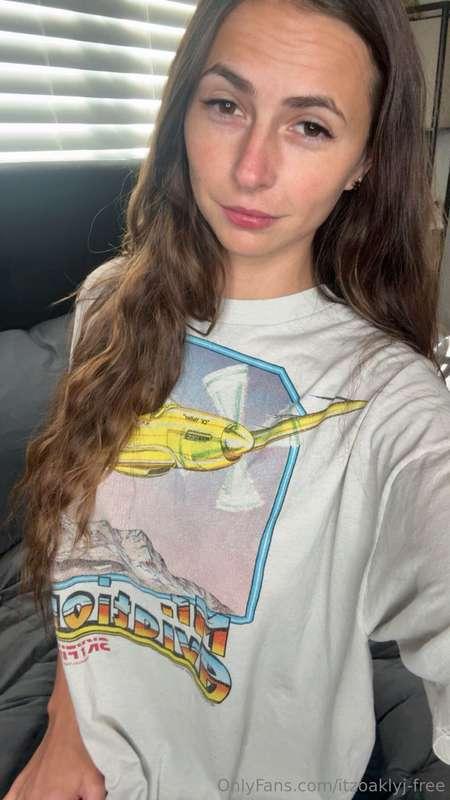 How long could you stare before you gave in? 🍑