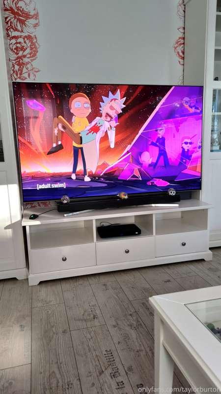 Start your day right with Rick and Morty 😁