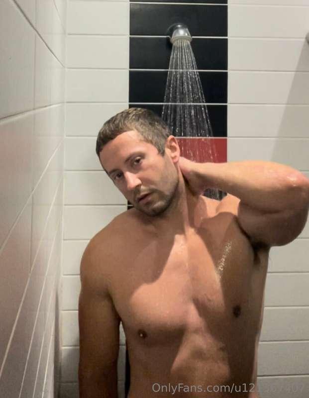 A refreshing shower after a sweaty workout 🥵