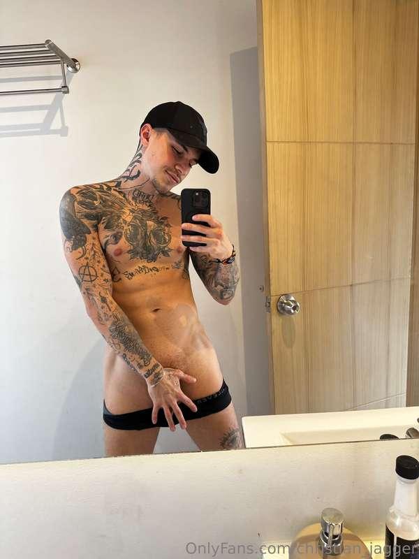 Hard to keep things under wraps when I’m thinking of you 😈🍆E..