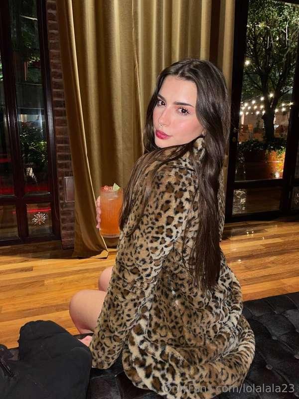 Tiger in bed, leopardess in my gaze, queen by default 😘