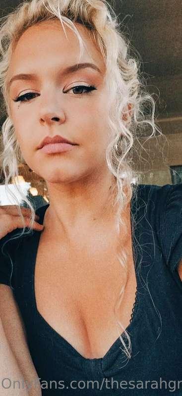 Never really wear my hair in a bun 😅😅