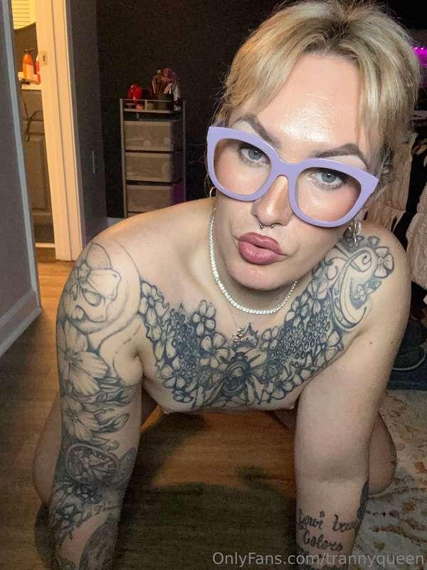 Just a lonely girl playing with her pussy, cock and titties ..