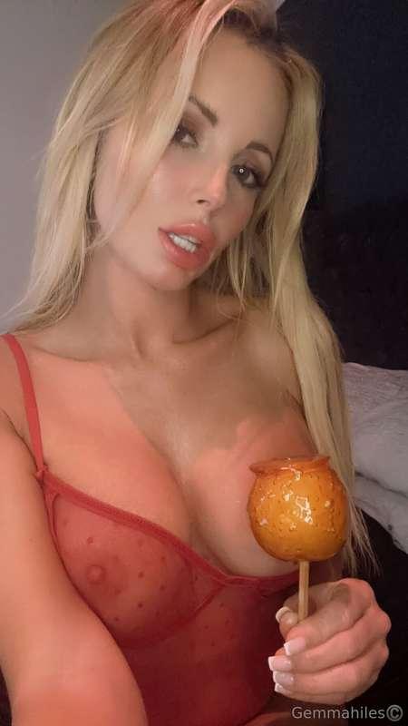 You want sugar? Get on your knees and beg for it 😈🍭