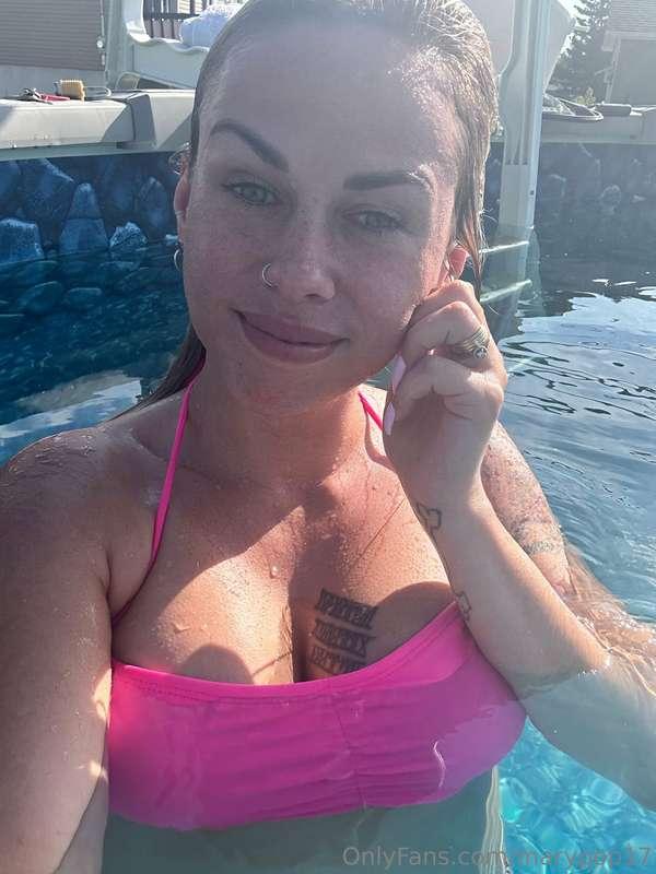 Qui veut venir profiter de la piscine? 🥵♥️