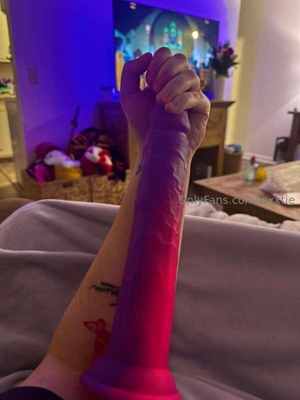 I finally used this big dildo 🫣 I’ll send it out in a ppv me..