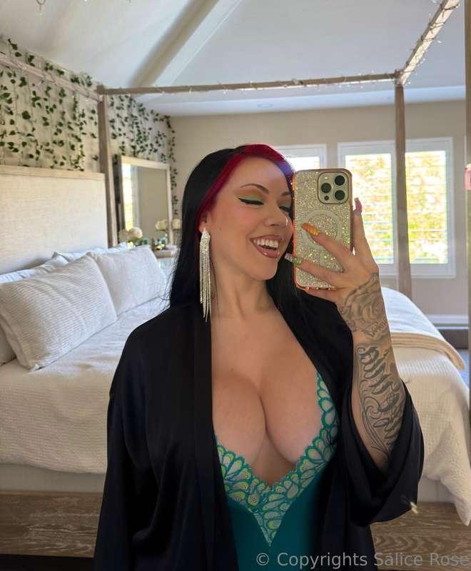 ITS TITTY TUESDAY!!😋🍈🍈💦 im sending out soooo much content to..