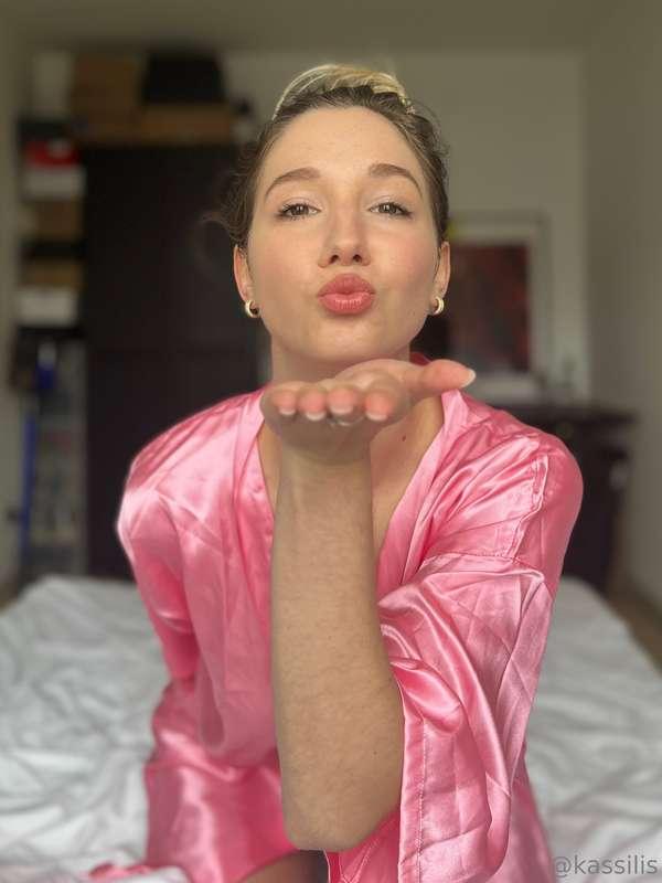 Do you want to start the week with me?🦊🔥 I miss you...