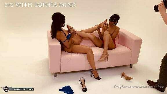 behind the scenes with @sophiatheminx short ciip uploaded to..
