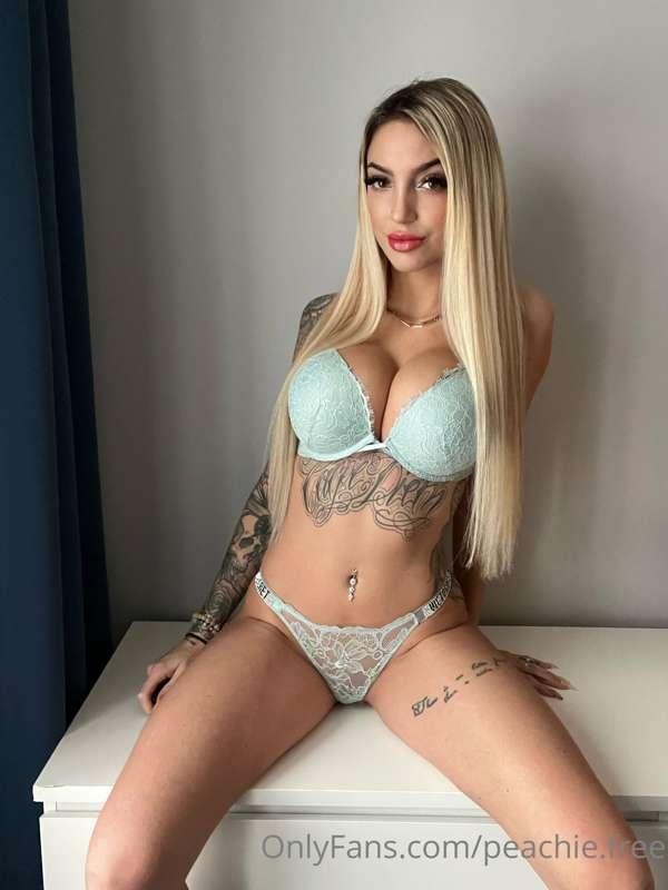 Abonne toi à mon onlyfans VIP seulement 8.99$ 😱🥵👉 @elypeachi..