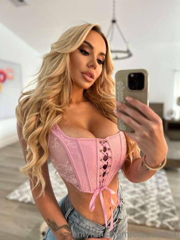Hi there 😘

Say it back
