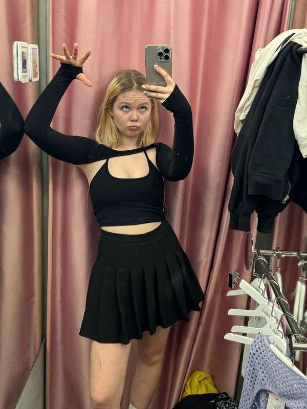 my short skirt looking cute or… vulgar?
Idk maybe choose another one

♡ #young #tiny #cute #fyp #blonde #shorthair #natural ♡