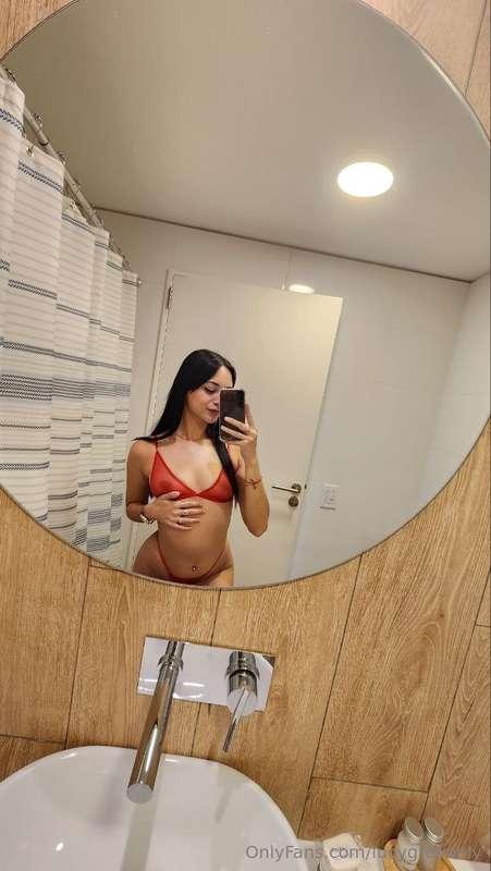 Forever looking good in red ❤️