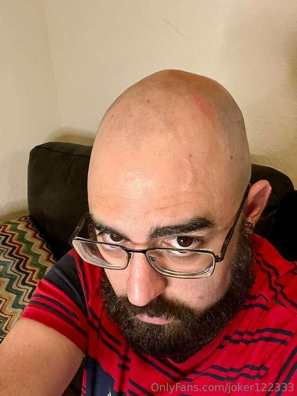 My smooth and shiny head 🧑‍🦲