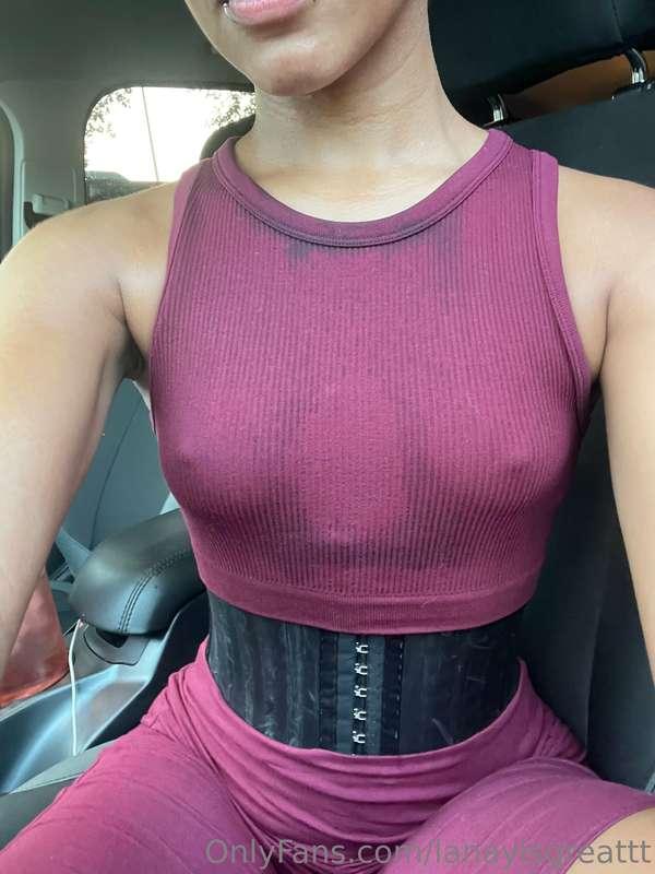 Look at my sweaty tits after my morning workout 😩💦😂🔥