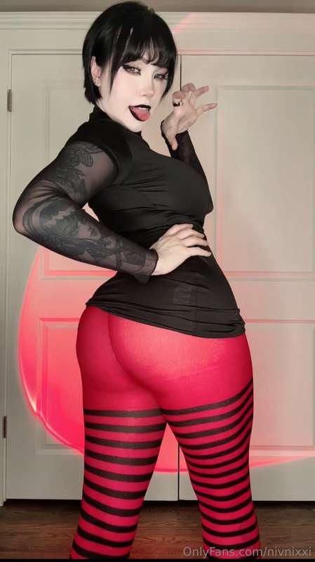 Right before I put on the cosplay I made the LOUDEST ass cla..