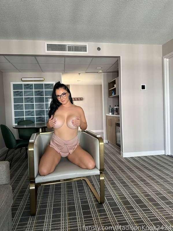 
what position you would fuck me in first! Let’s play 😈
Tip $5 for a naughty pic bundle 
Tip $10 for a super naughty vid bundle 
Tip $25 for an extremely super naughty Sextape or solo video  

 